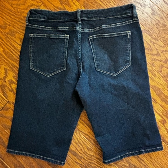 Banana Republic denim Bermuda shorts size 6/28 women’s. Like new! - Picture 4 of 6